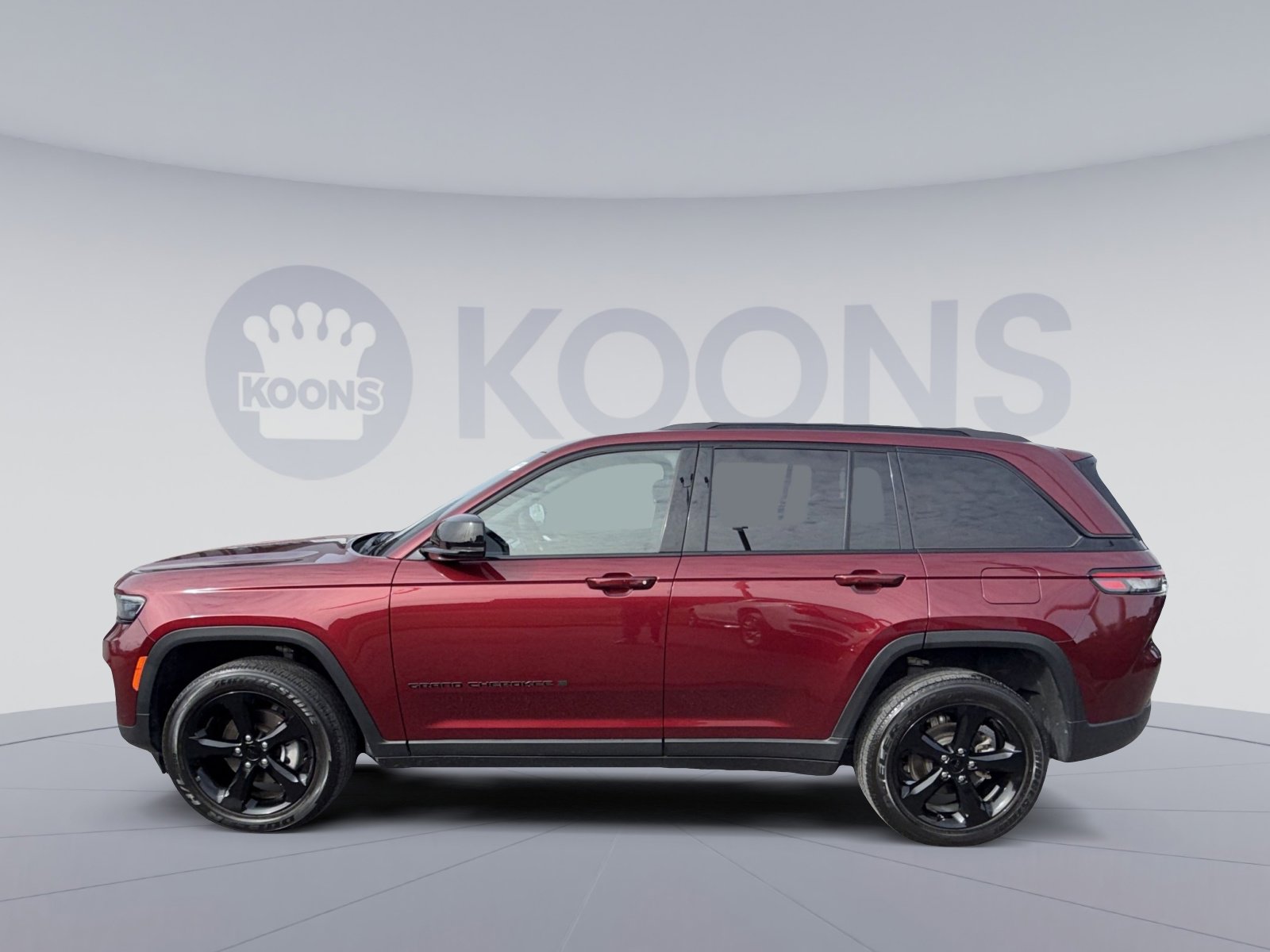 Used 2023 Jeep Grand Cherokee Altitude image 2