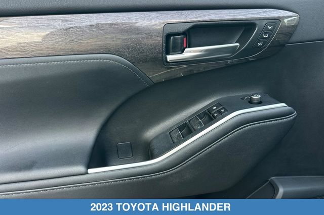 Used 2023 Toyota Highlander Limited AWD/4WD image 12