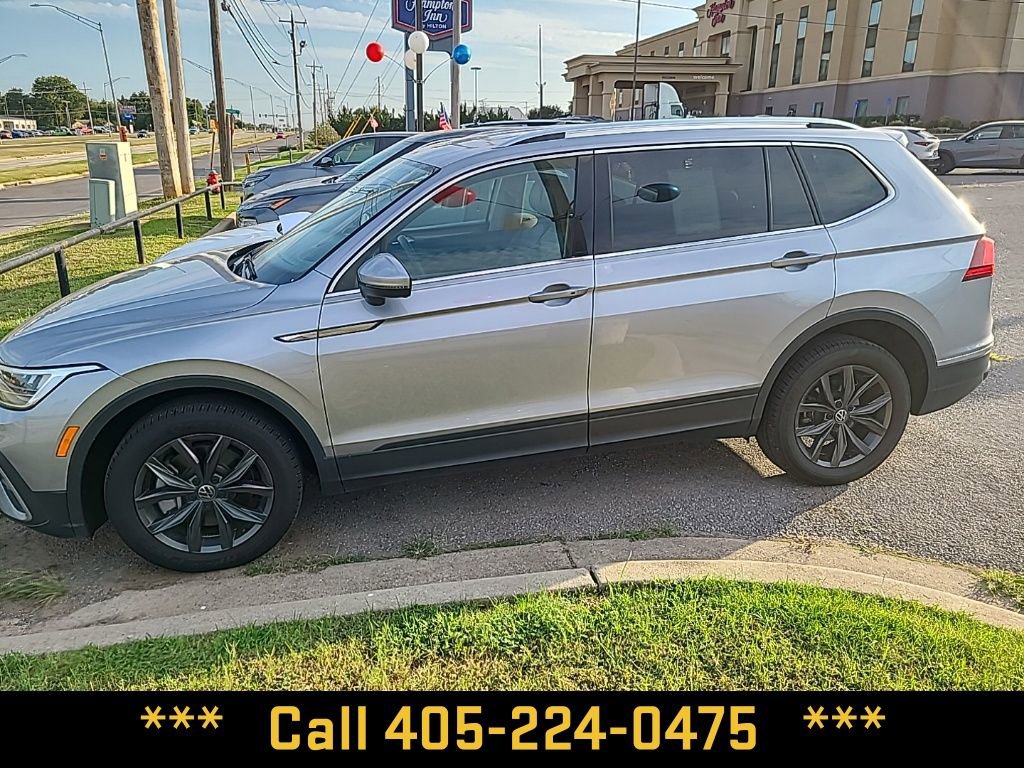 Used 2024 Volkswagen Tiguan SE image 3