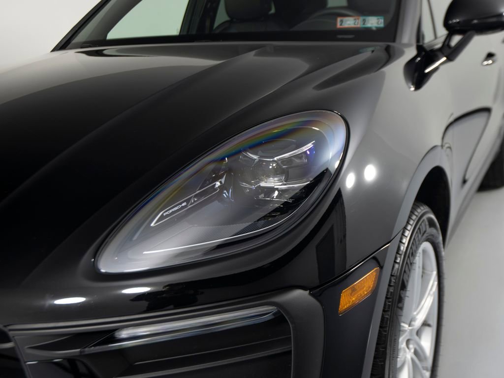 Certified 2025 Porsche Macan image 36