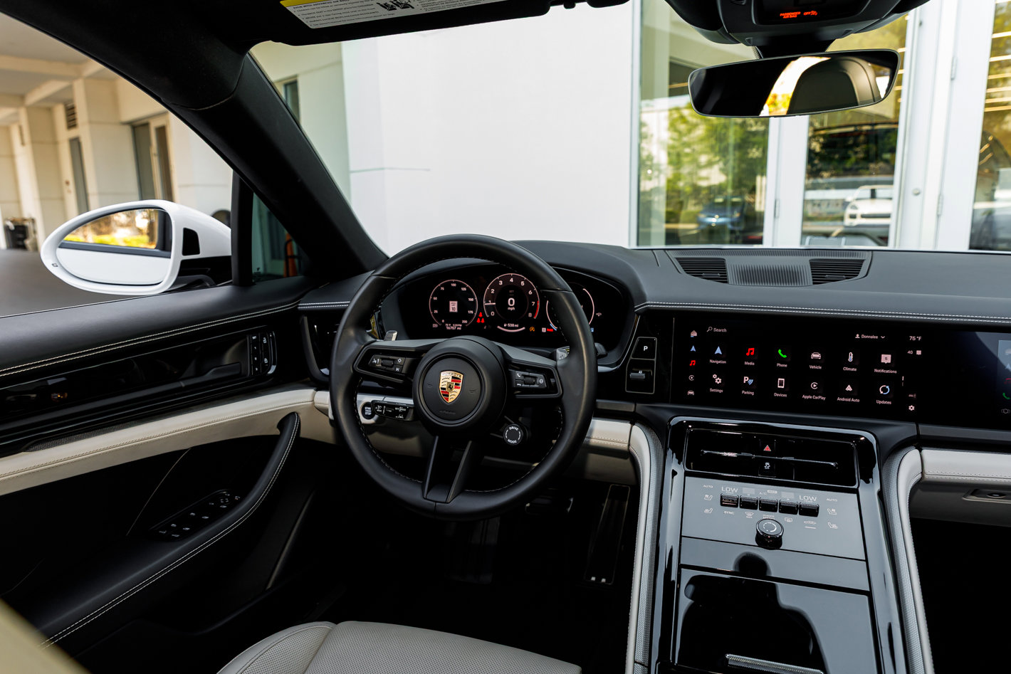 Used 2024 Porsche Panamera 4 image 31