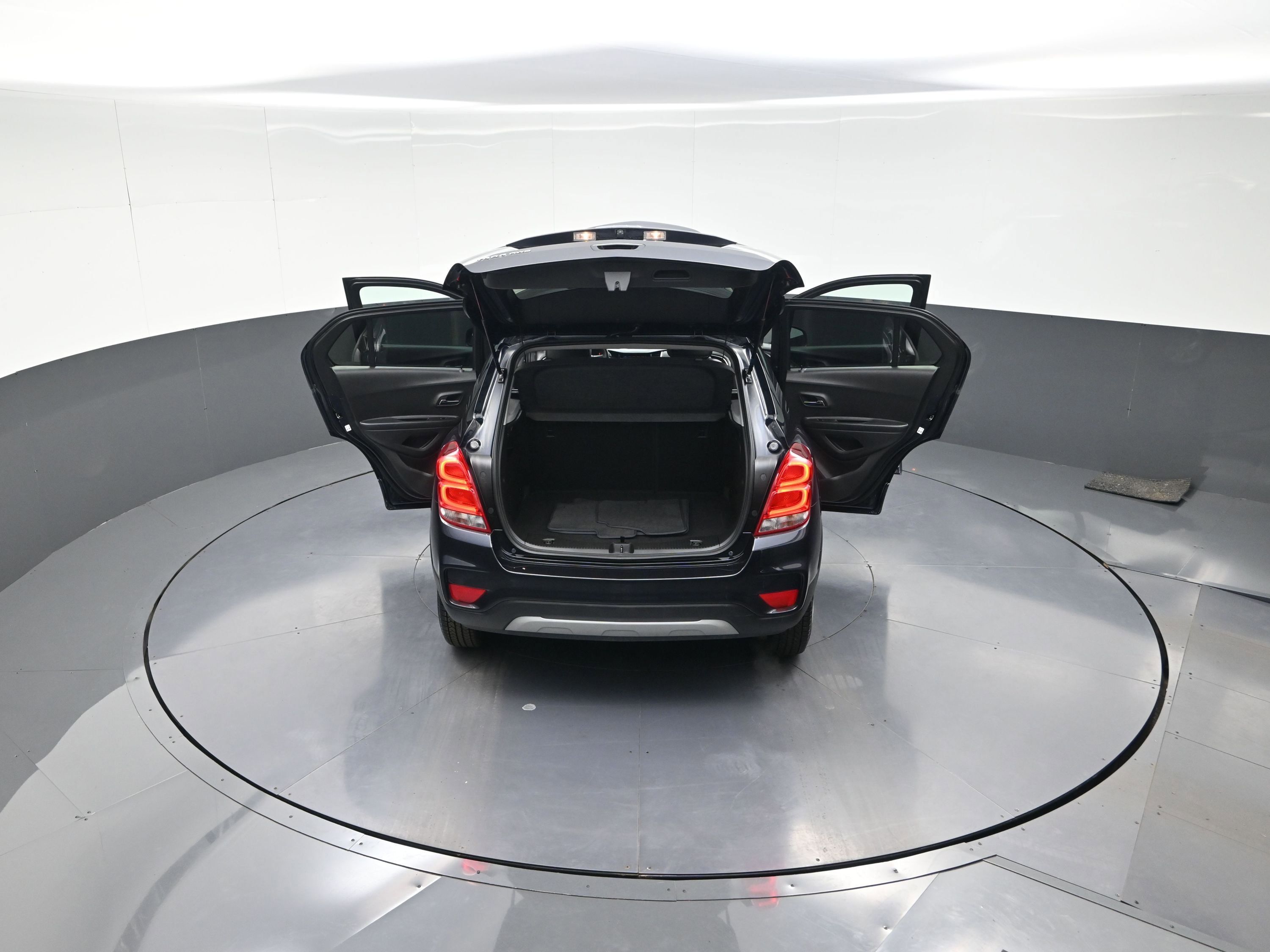 Used 2022 Chevrolet Trax LT w/ LT Convenience Package image 13