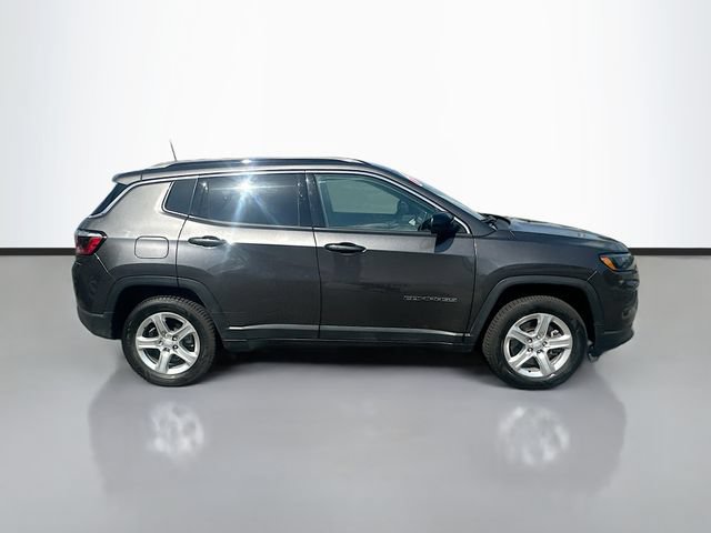 Used 2023 Jeep Compass Latitude AWD/4WD image 5