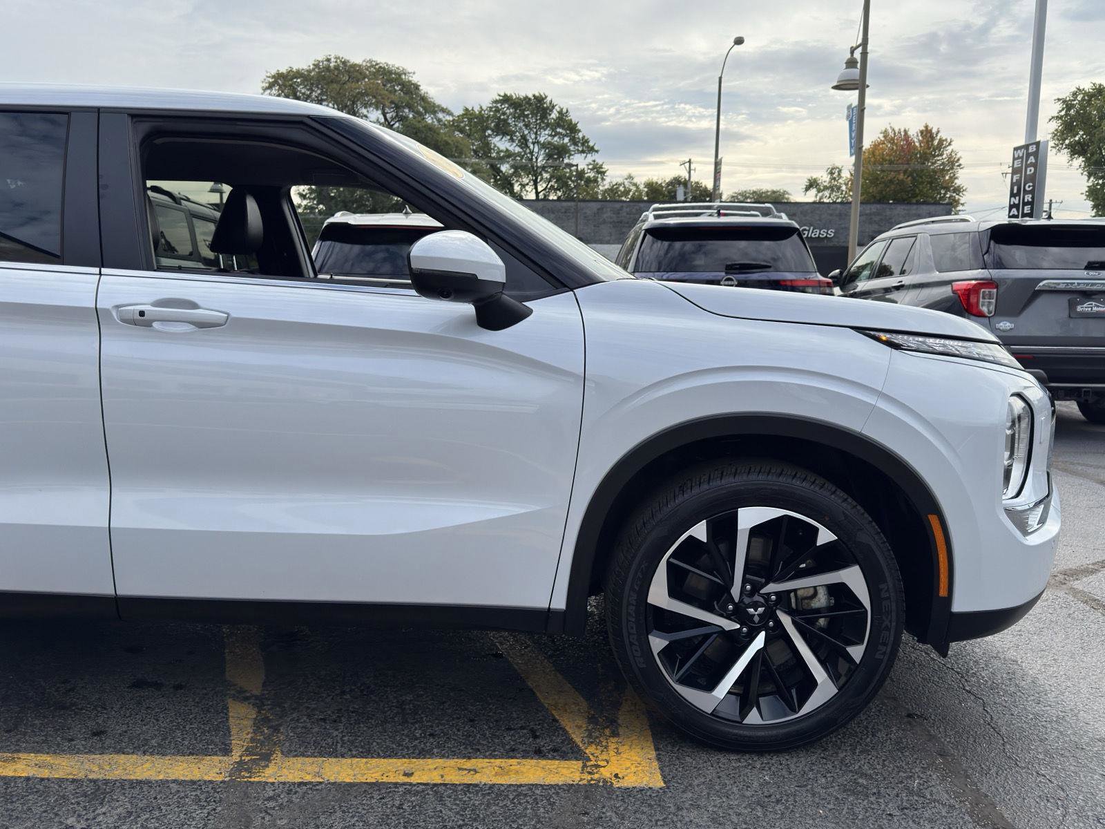 Used 2024 Mitsubishi Outlander SE image 11