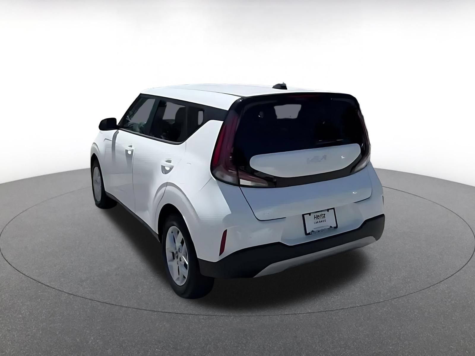 Used 2025 Kia Soul LX w/ LX Technology Package FWD image 10