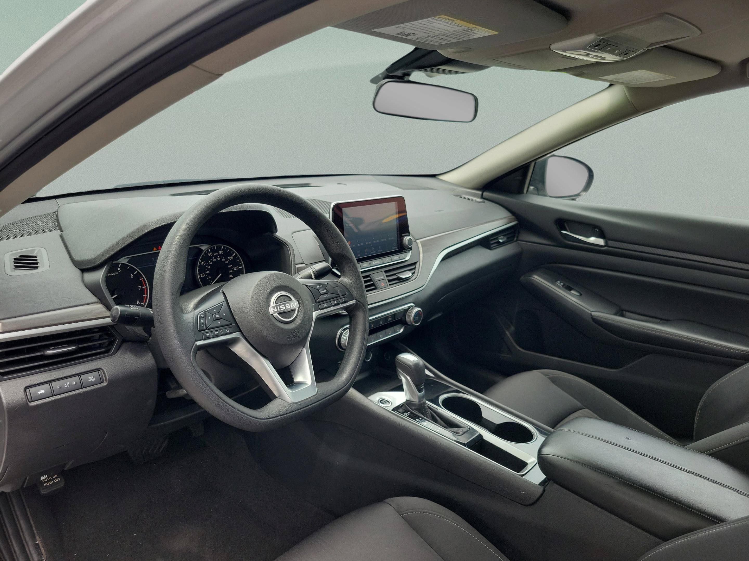 Used 2024 Nissan Altima 2.5 SV FWD image 16