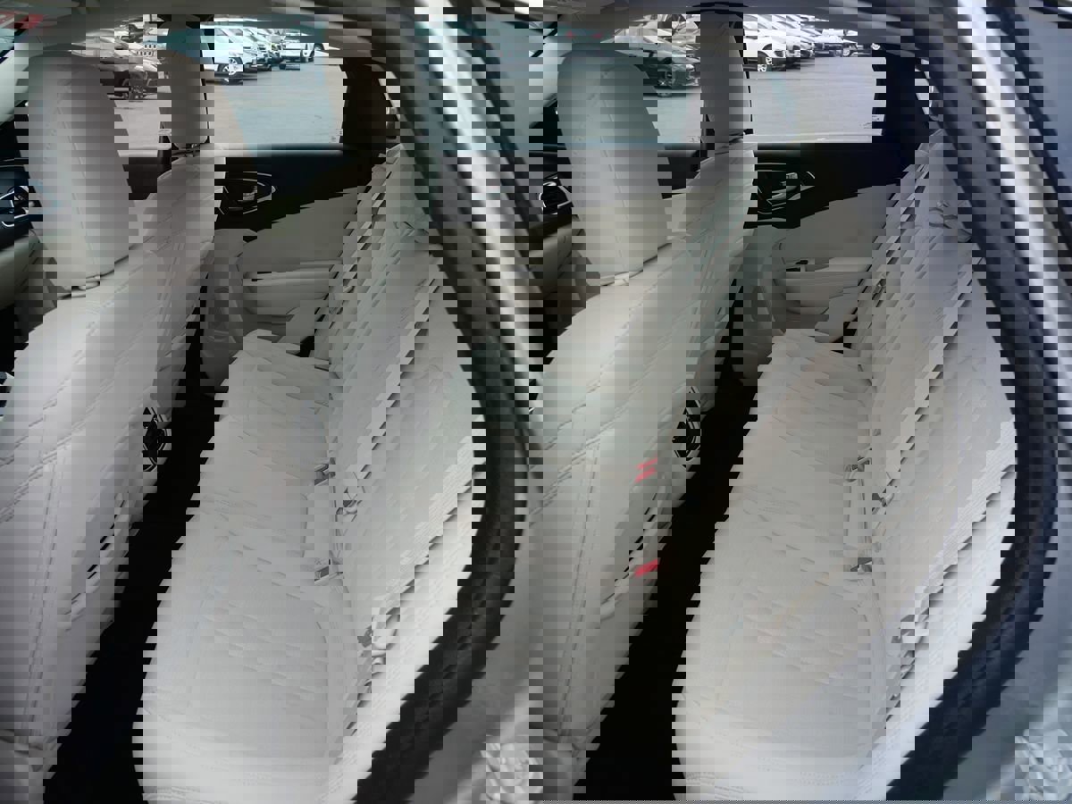 Used 2015 Chrysler 200 Limited w/ Convenience Group image 23