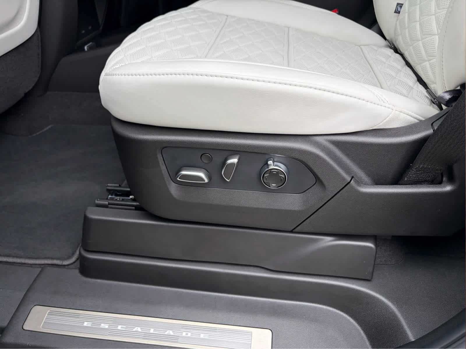 Used 2026 Cadillac Escalade ESV V AWD/4WD image 24