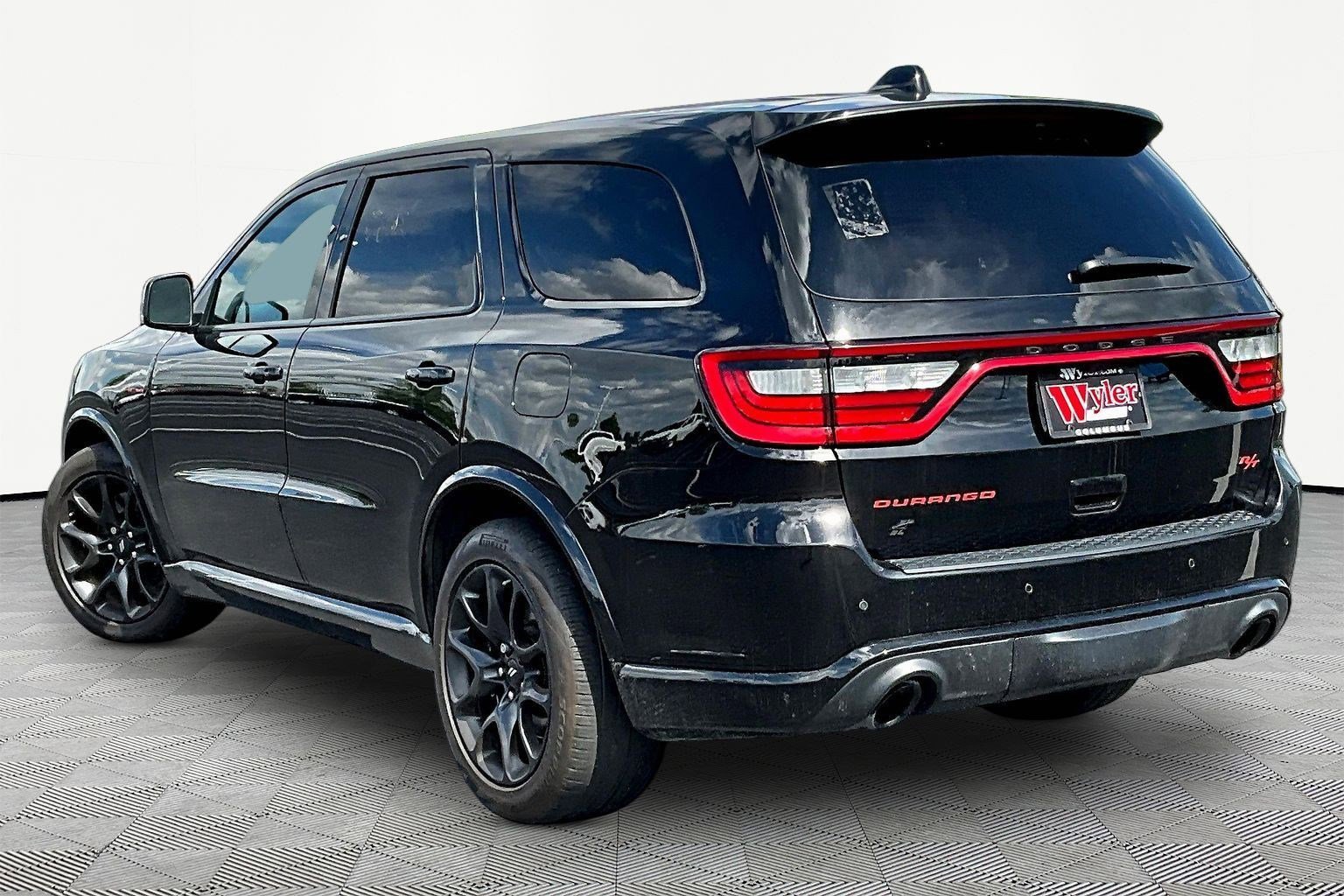 Used 2022 Dodge Durango R/T w/ Tow 'N Go Package AWD/4WD image 4