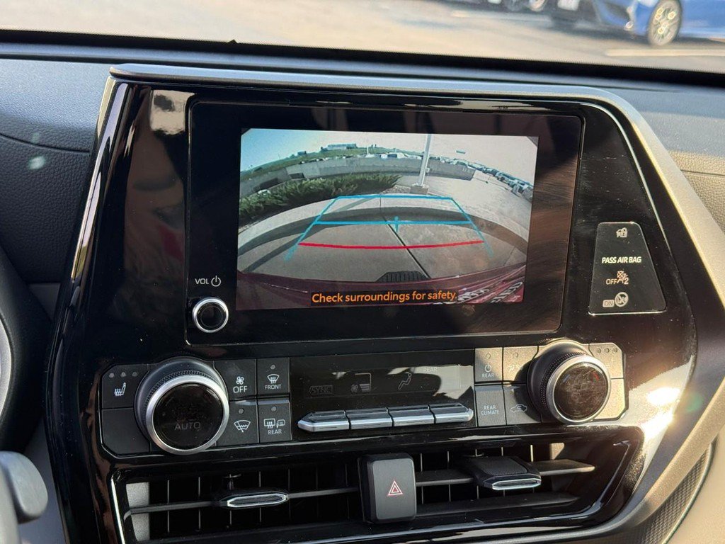 Certified 2024 Toyota Highlander XLE AWD/4WD image 27