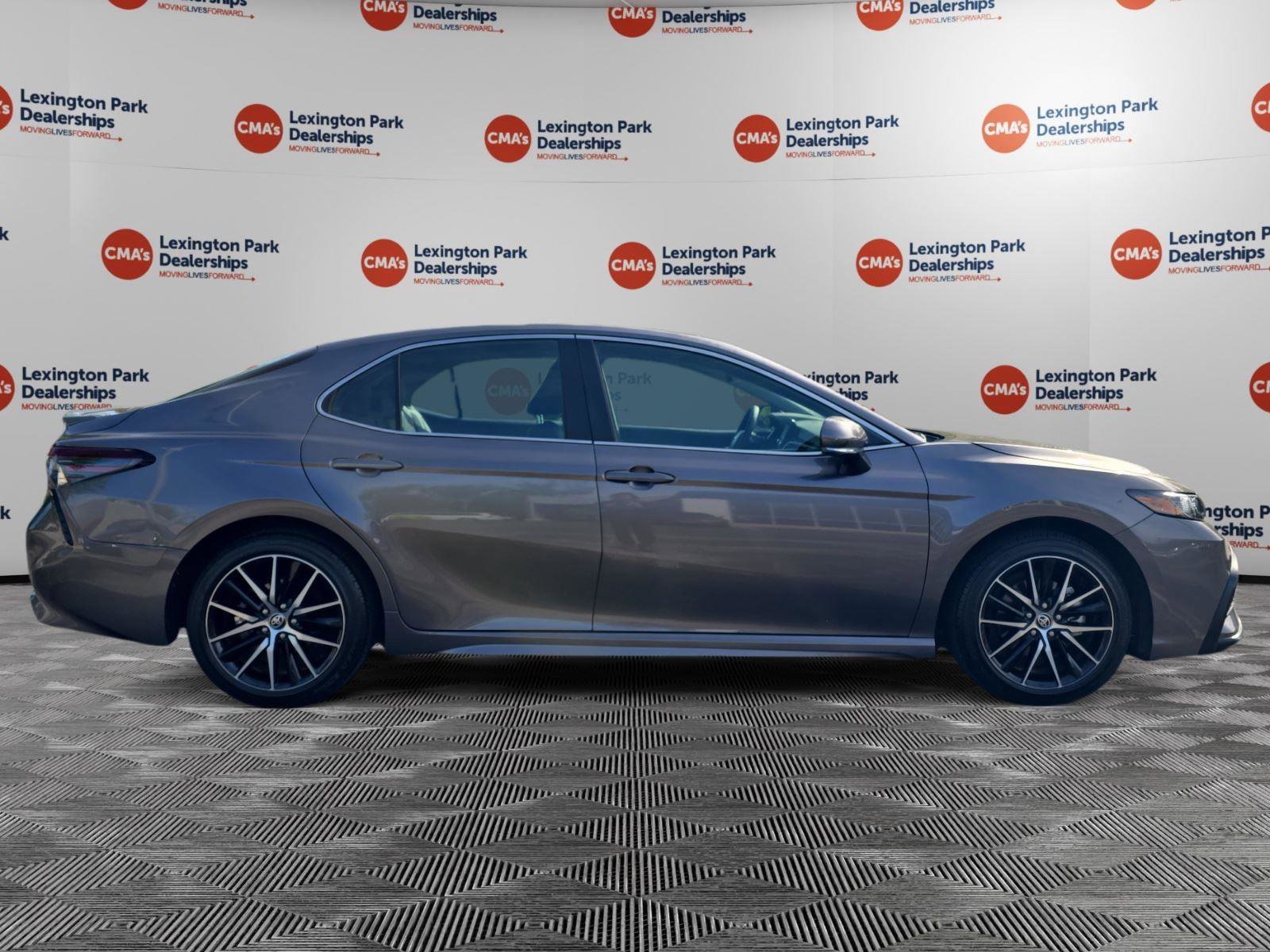 Used 2024 Toyota Camry SE FWD image 8