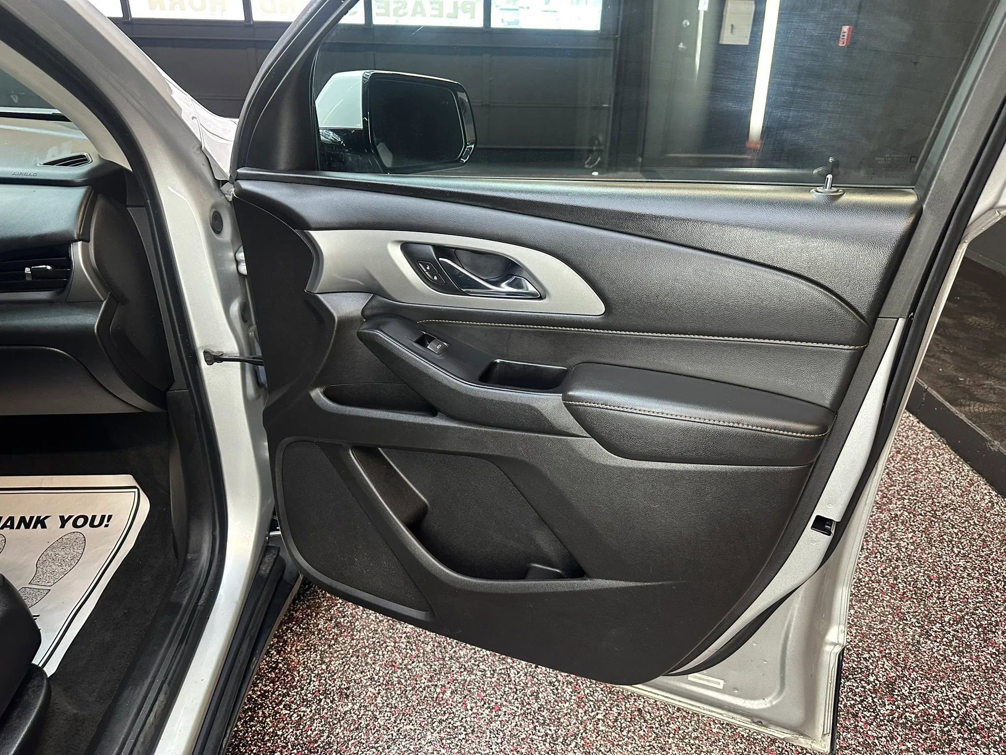 Used 2019 Chevrolet Traverse LT w/ LPO, Black Accent Package image 31