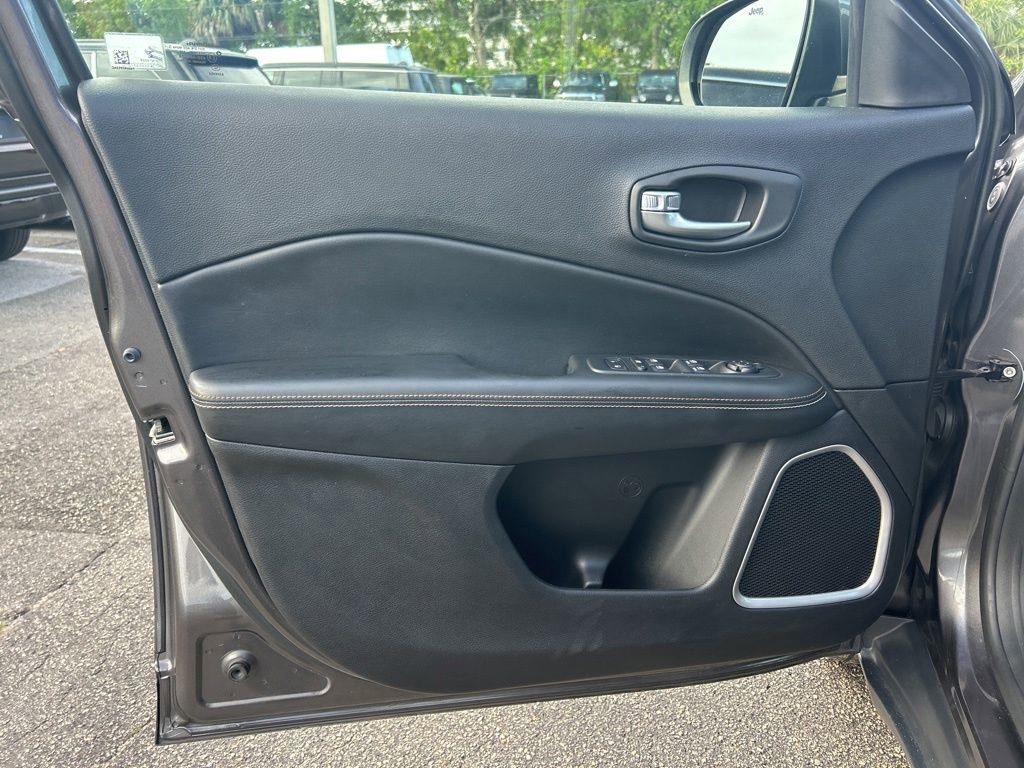 Used 2019 Jeep Compass Latitude FWD image 30