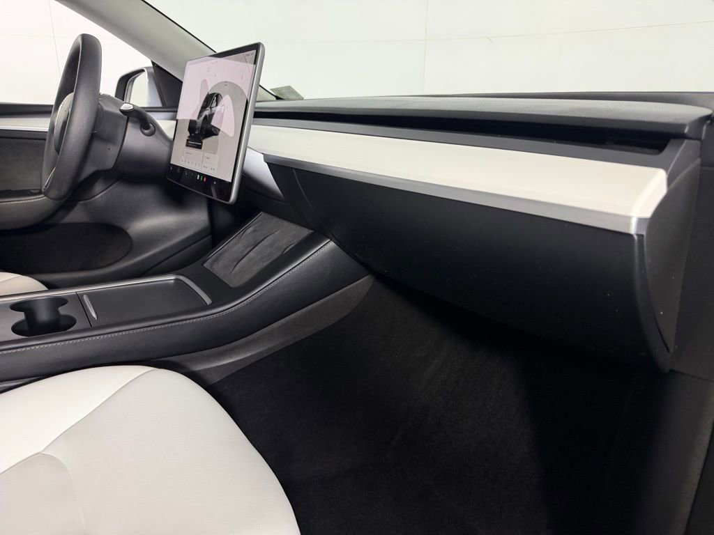 Used 2024 Tesla Model Y Long Range image 32