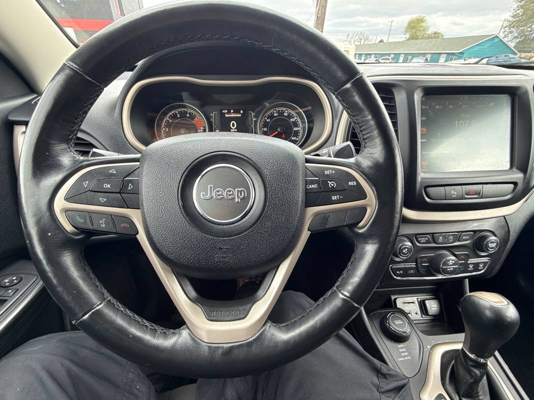 Used 2017 Jeep Cherokee Latitude AWD/4WD image 25