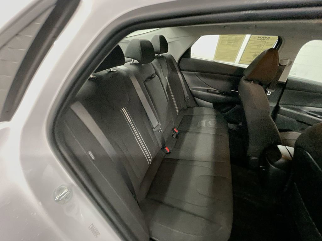 Used 2025 Hyundai Elantra SEL image 26
