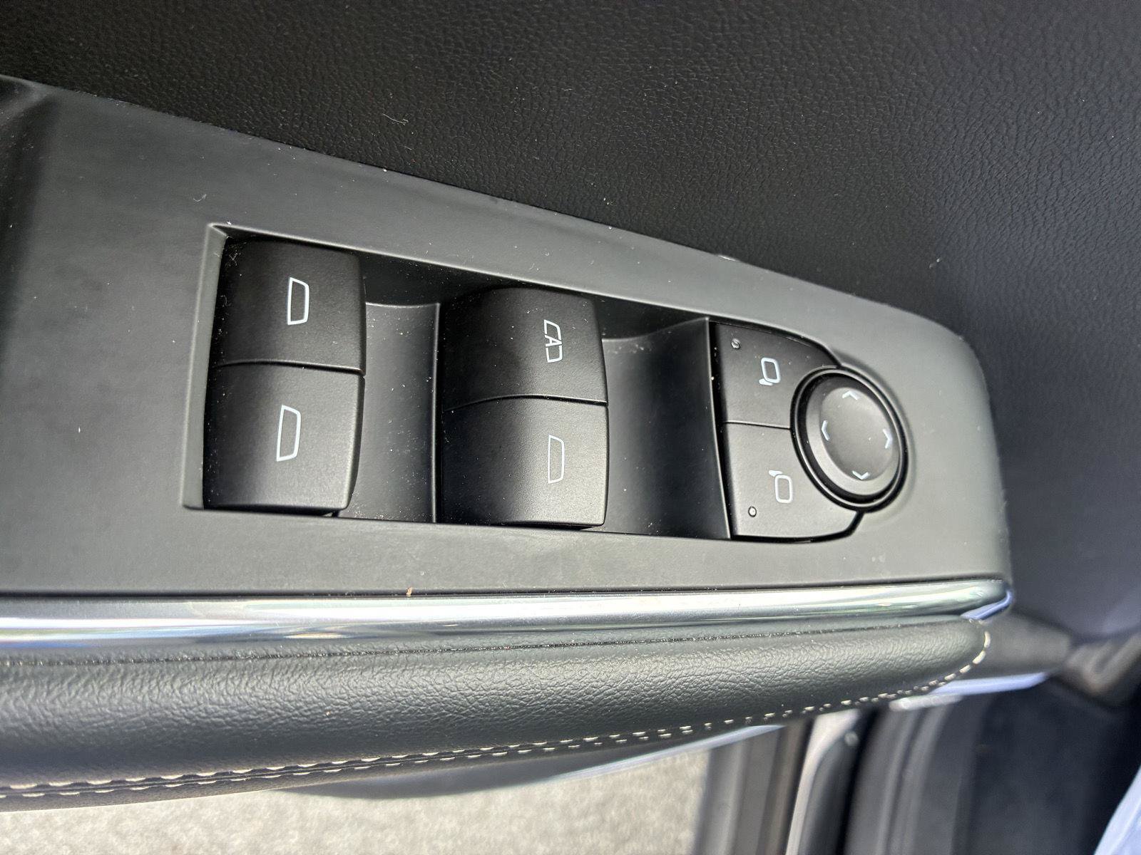 Used 2025 GMC Acadia Elevation w/ Elevation Premium Package AWD/4WD image 35