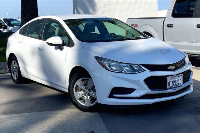 Used 2017 Chevrolet Cruze LS image 2