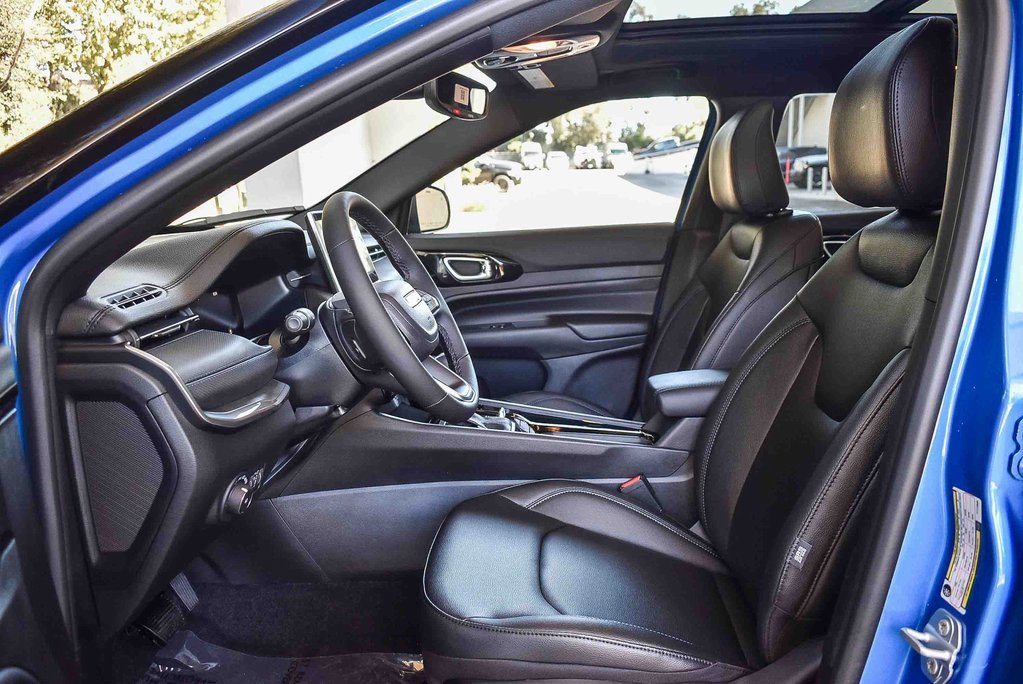 New 2026 Jeep Compass Limited image 18