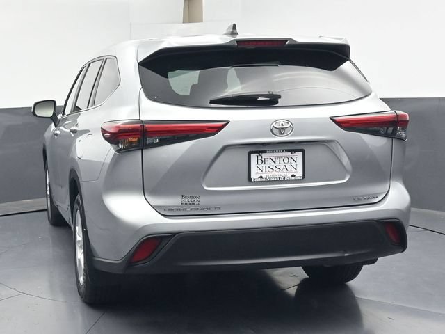Used 2023 Toyota Highlander LE AWD/4WD image 41