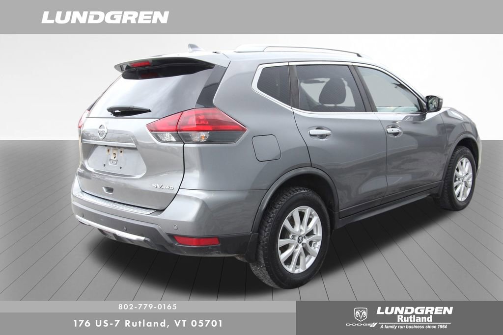 Used 2020 Nissan Rogue SV image 3