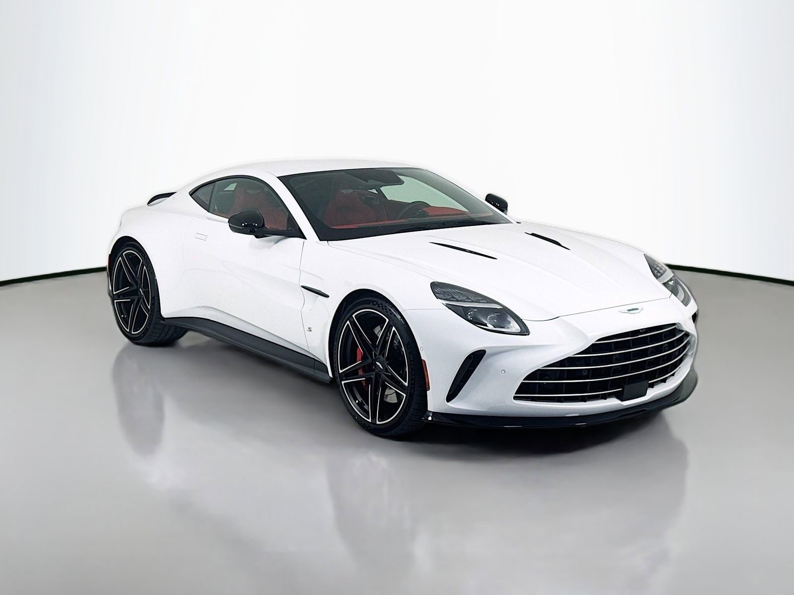 Used 2026 Aston Martin V8 Vantage S RWD image 1