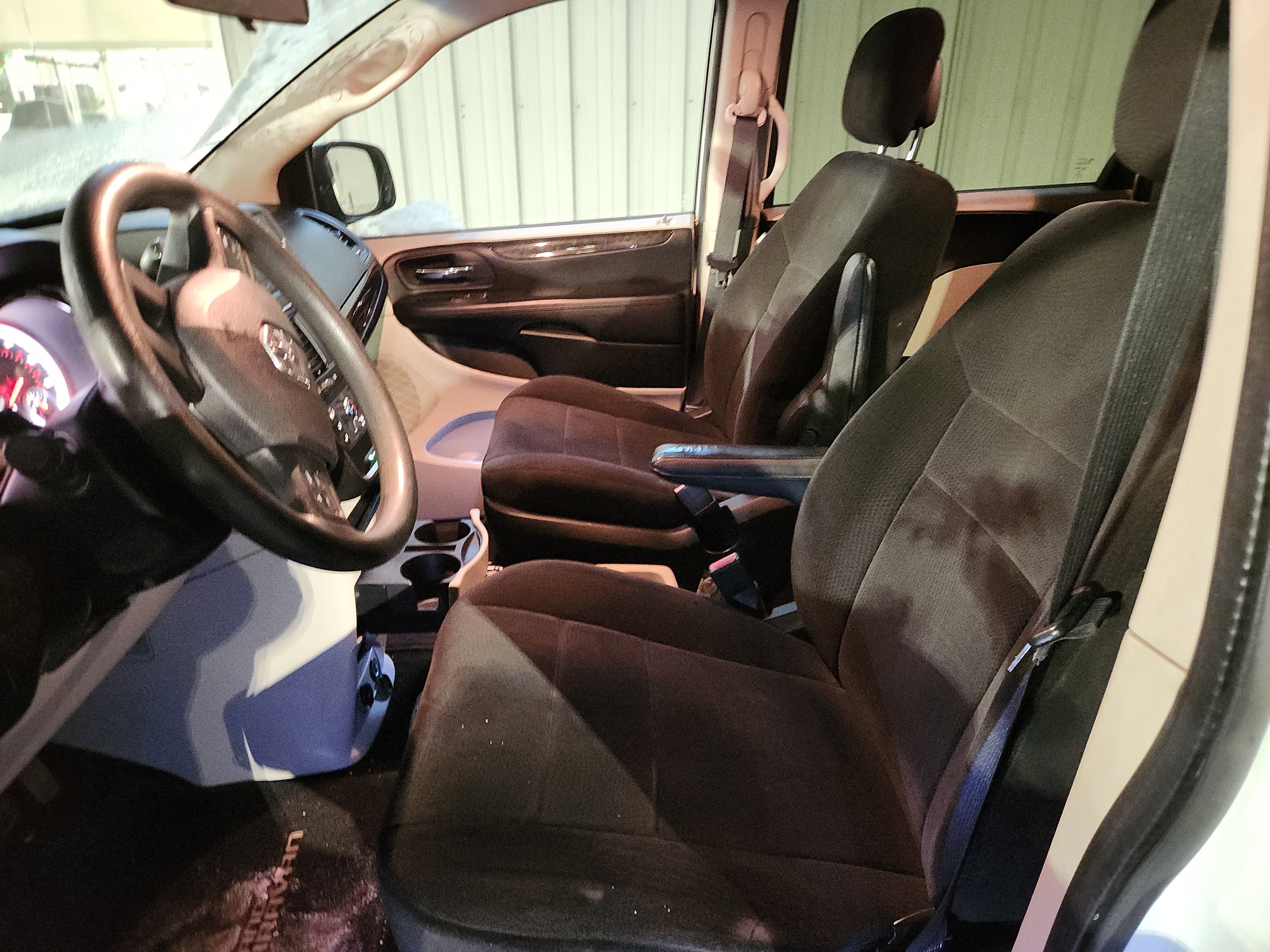 Used 2013 Dodge Grand Caravan SE image 2