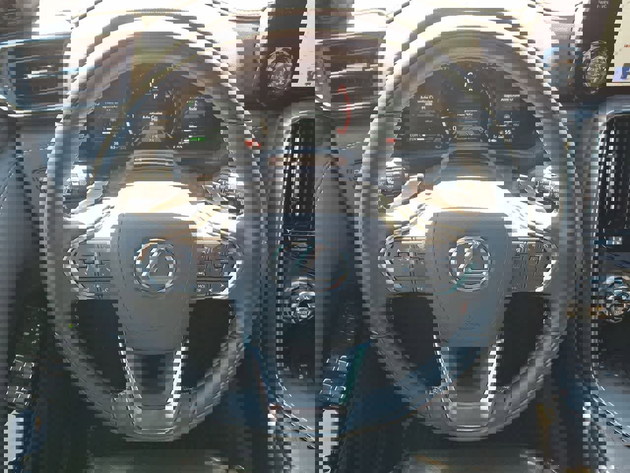 Used 2025 Lexus LX 600 4WD w/ Accessory Package (2T) image 22