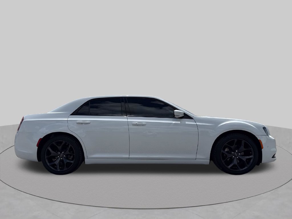 Used 2023 Chrysler 300 S w/ Comfort Group RWD image 9