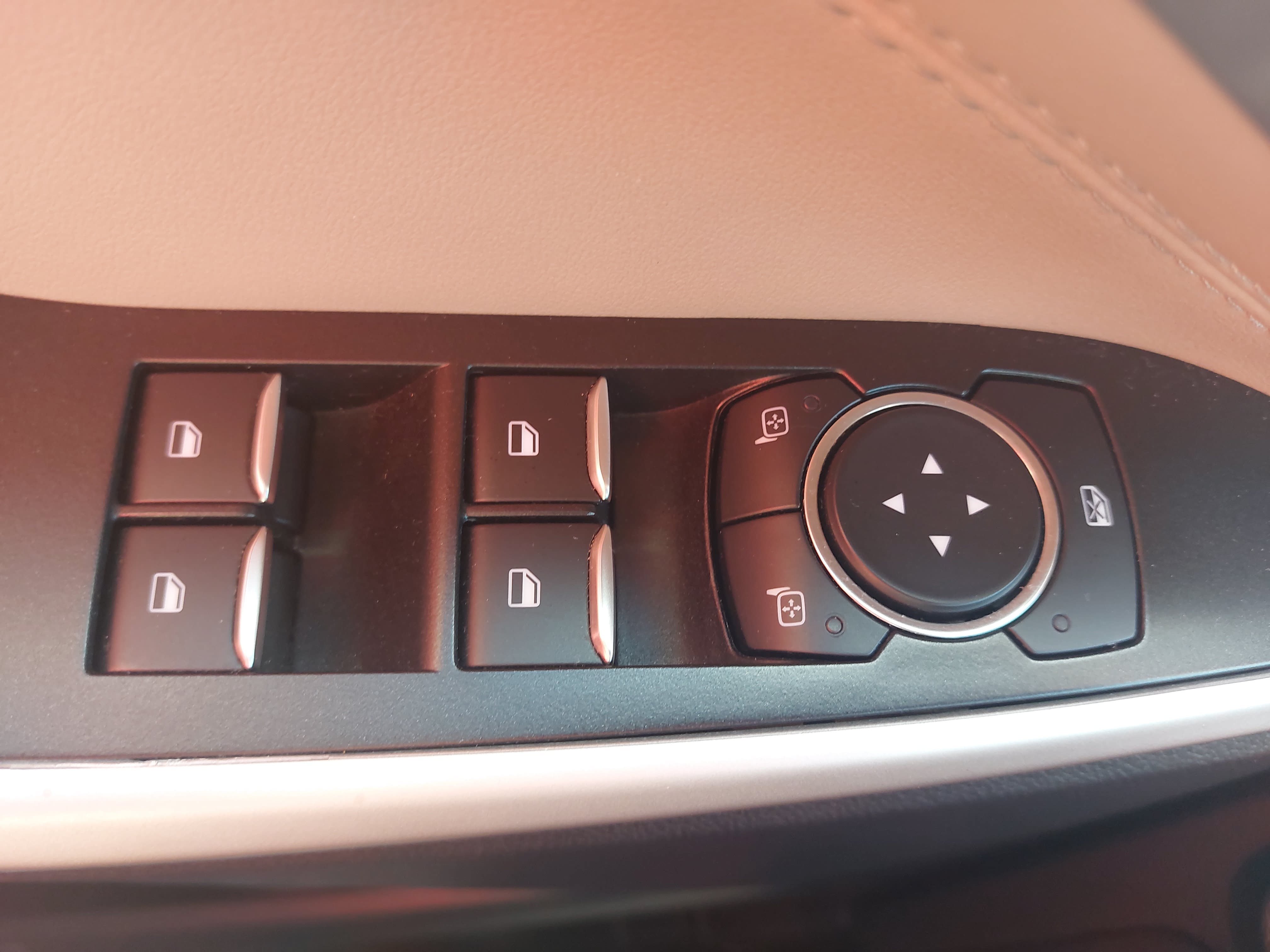 Used 2022 Ford Explorer XLT w/ Equipment Group 202A AWD/4WD image 28