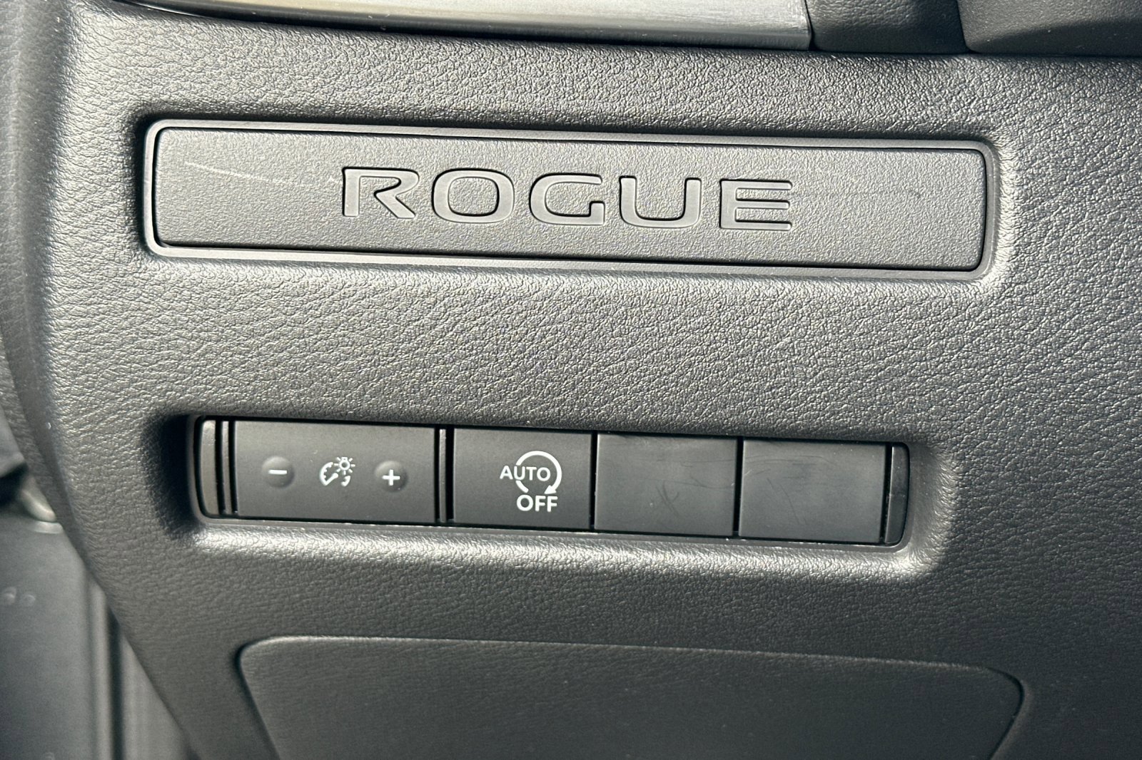 Certified 2025 Nissan Rogue S image 31