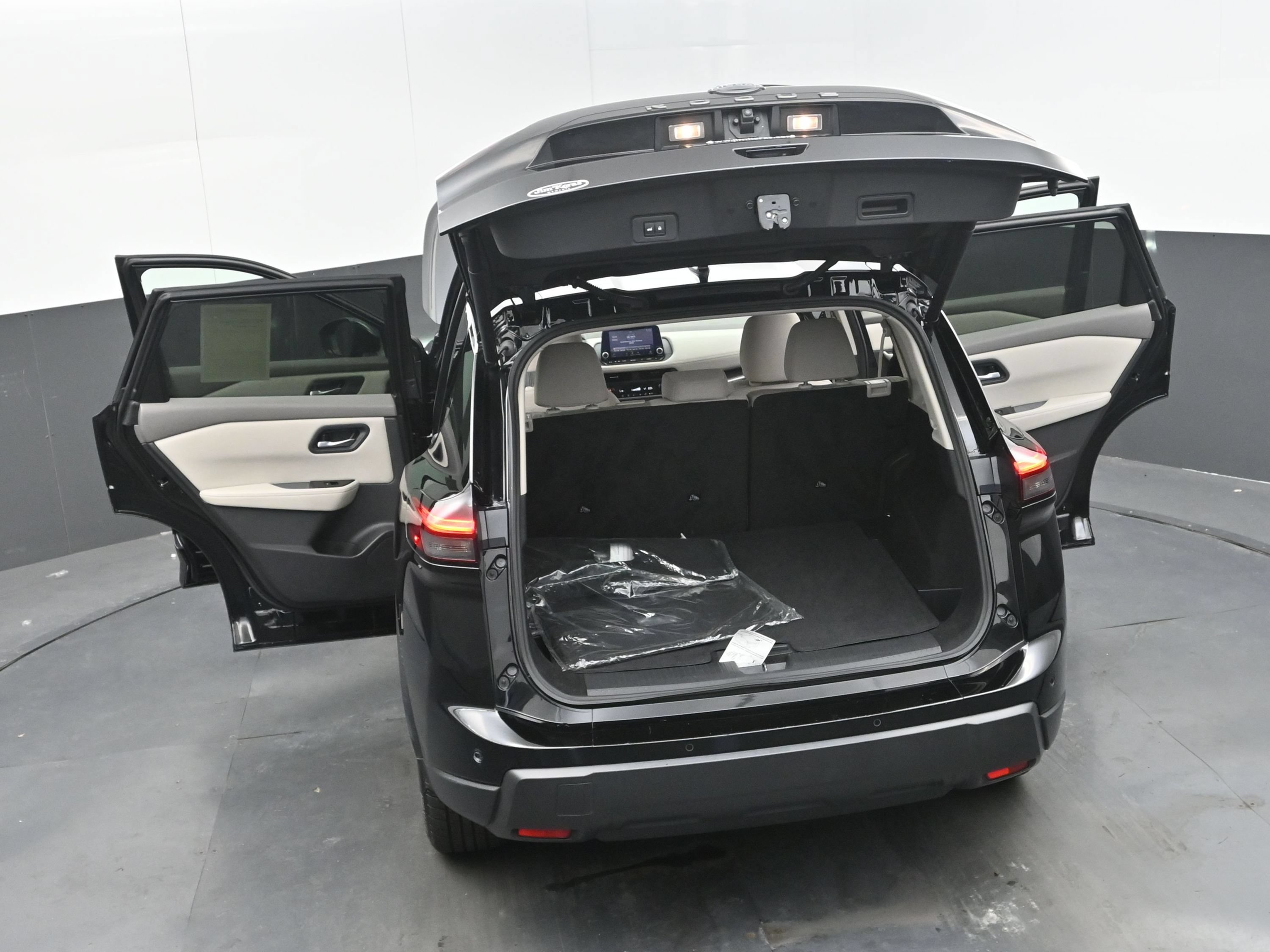 Used 2025 Nissan Rogue SV FWD image 40
