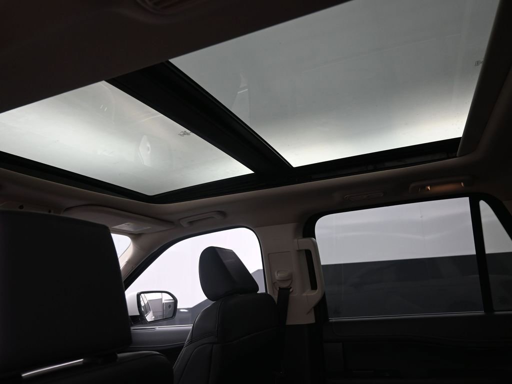Used 2022 Ford Expedition XLT image 23