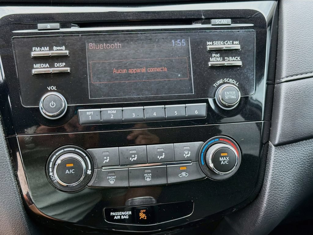 Used 2017 Nissan Rogue SV FWD image 18