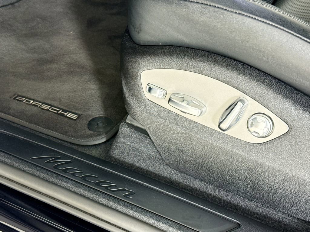 Used 2024 Porsche Macan image 18