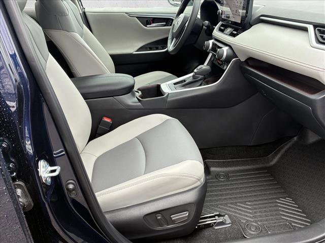 Used 2025 Toyota RAV4 Limited image 29