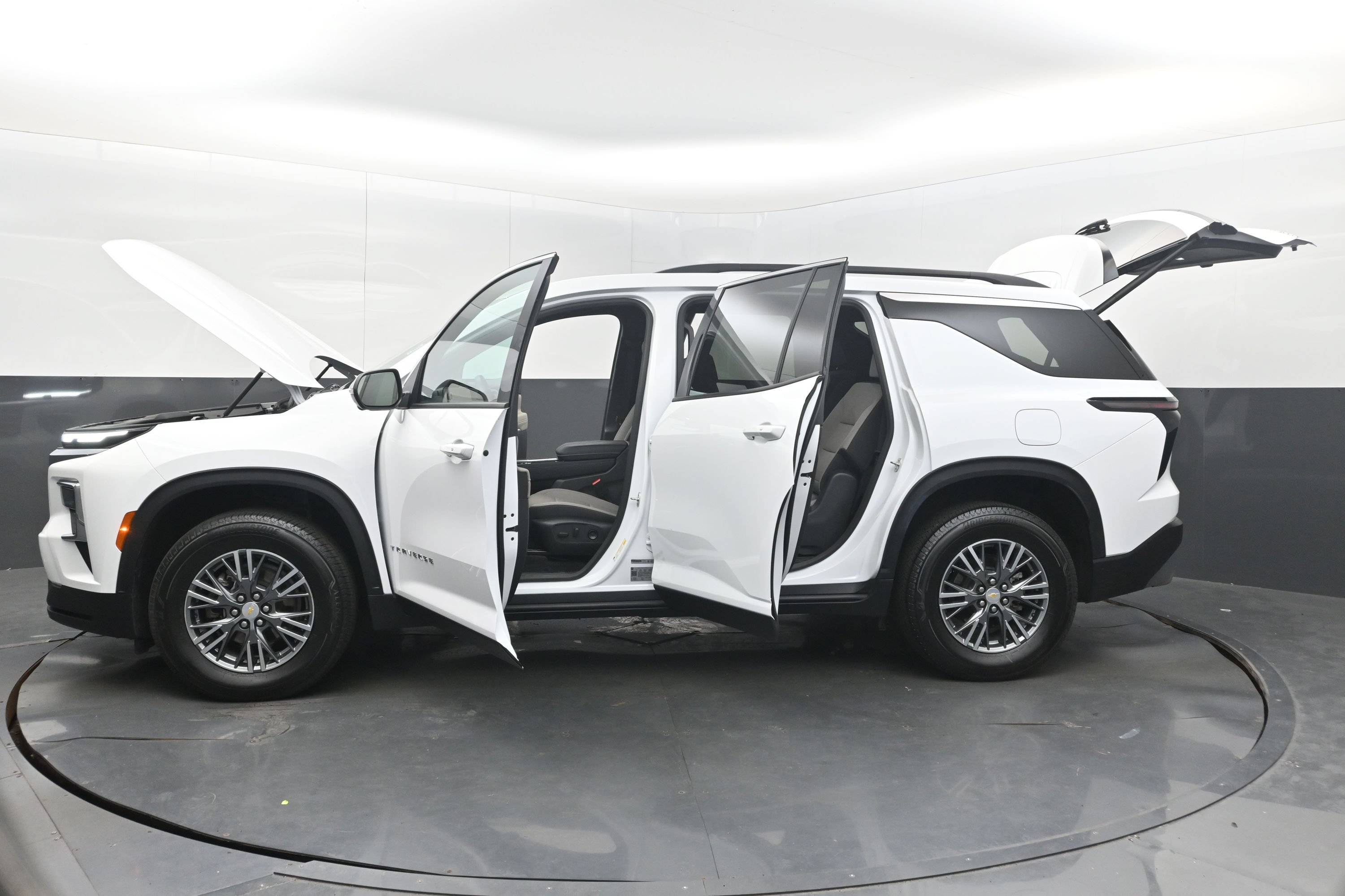 Used 2026 Chevrolet Traverse LT w/ Driver Confidence Package FWD image 42