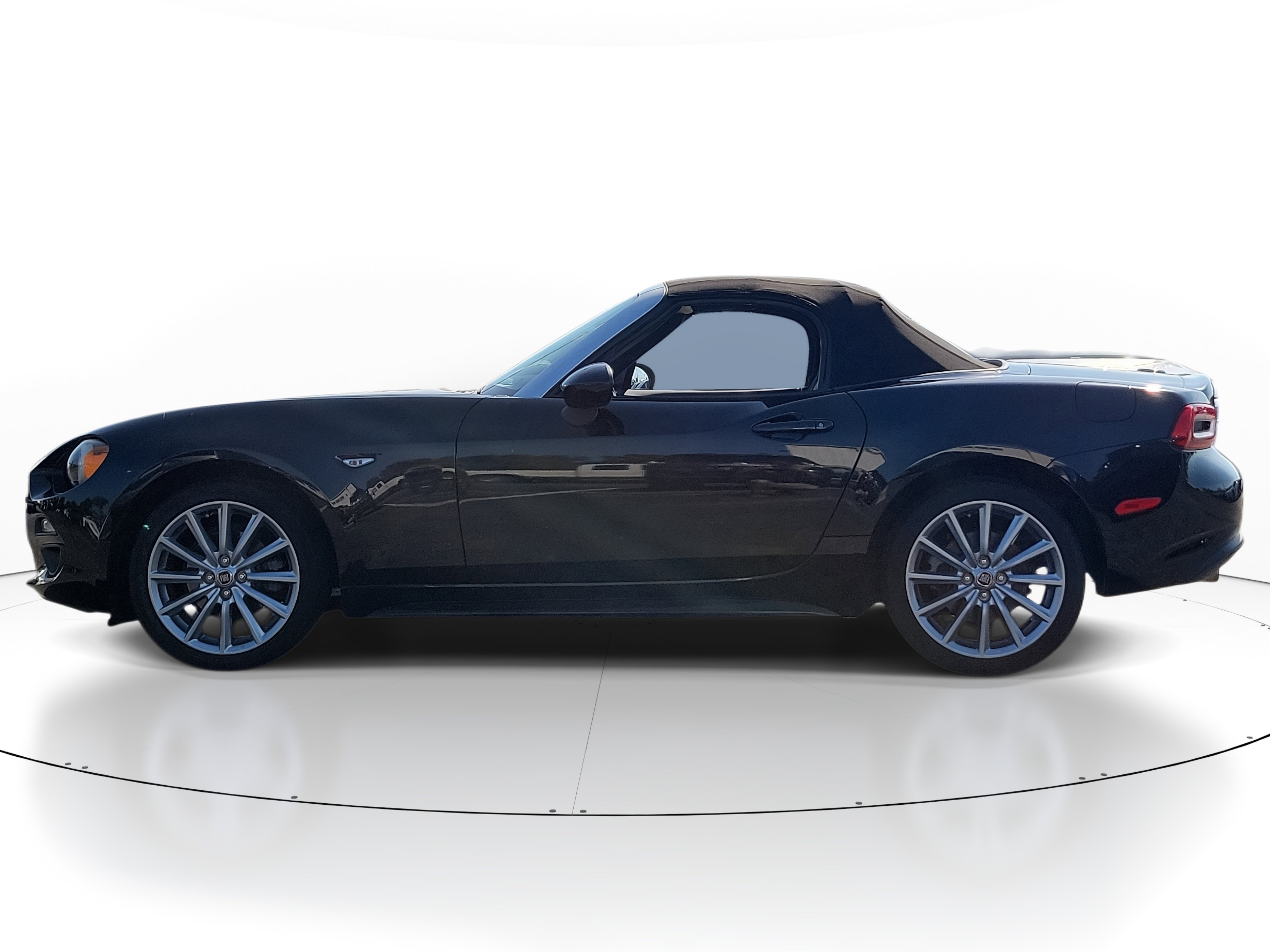 Used 2017 FIAT 124 Spider Lusso image 3