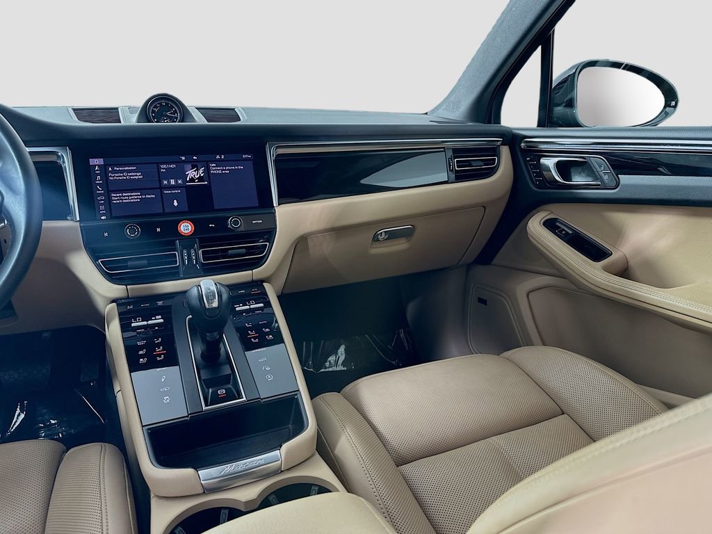 Certified 2024 Porsche Macan AWD/4WD image 26
