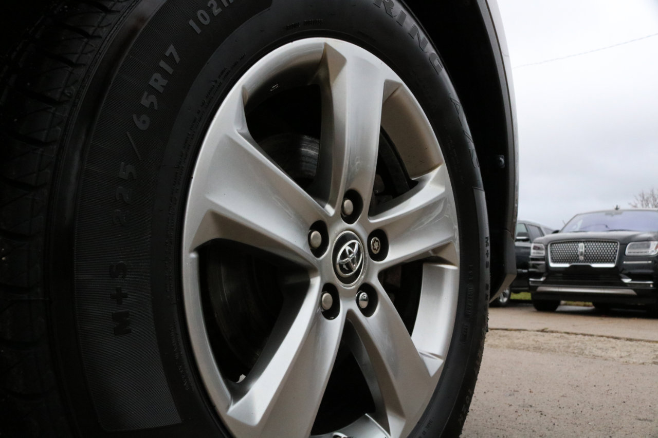 Used 2015 Toyota RAV4 XLE image 6