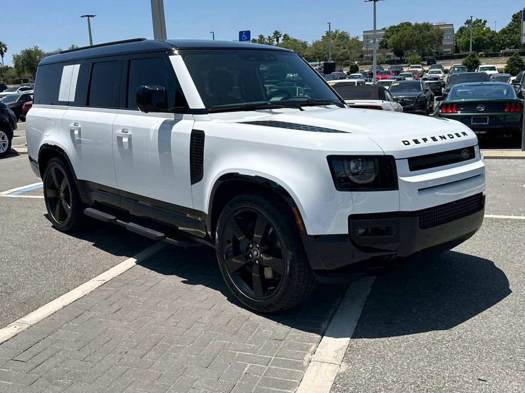 New 2025 Land Rover Defender 130 X-Dynamic SE image 9