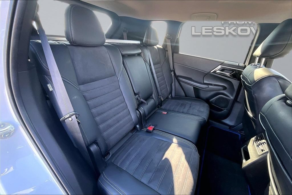 Used 2024 Mitsubishi Outlander 4WD Plug-In Hybrid image 26