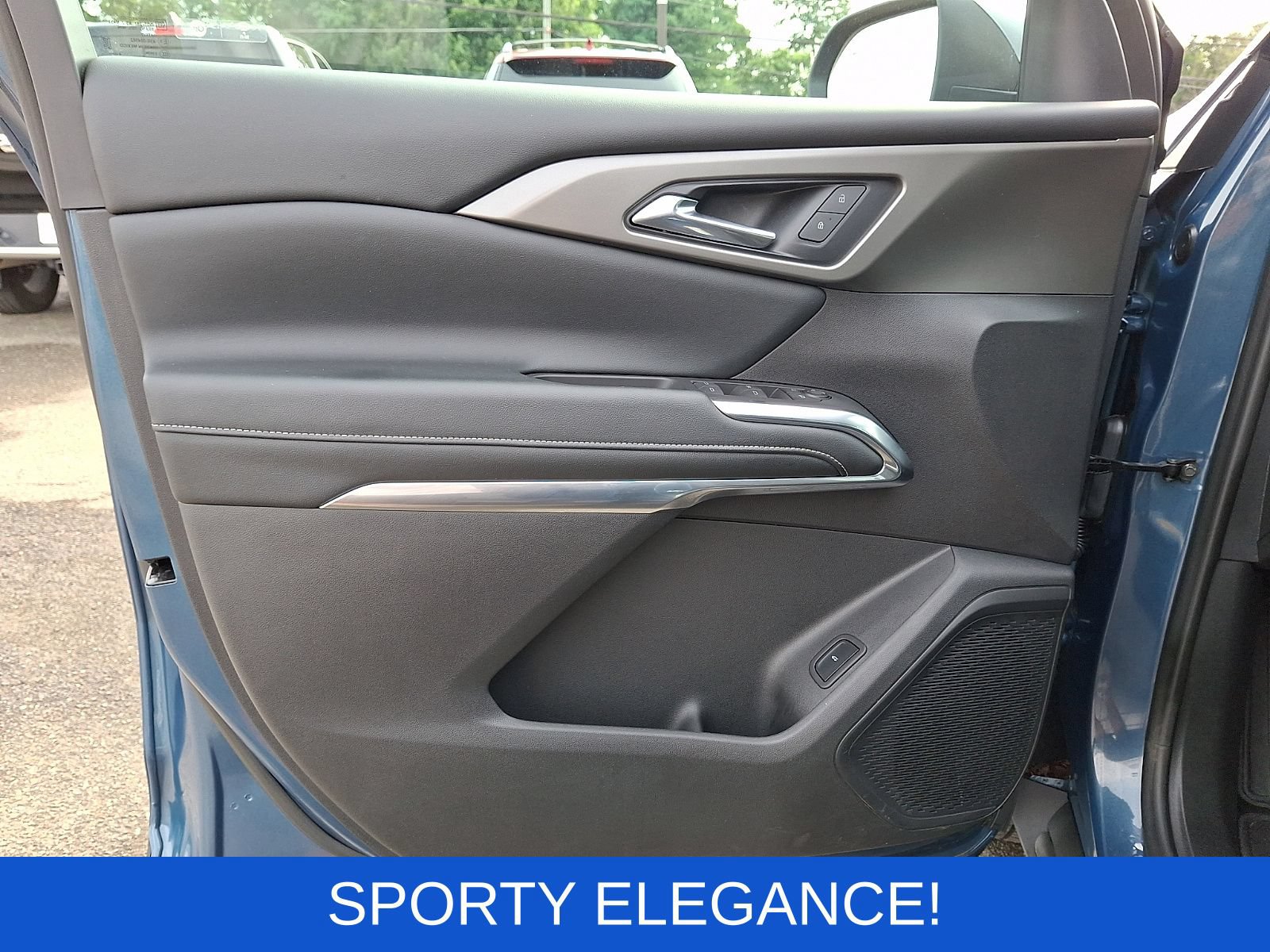 Used 2024 Chevrolet Traverse LT FWD image 15