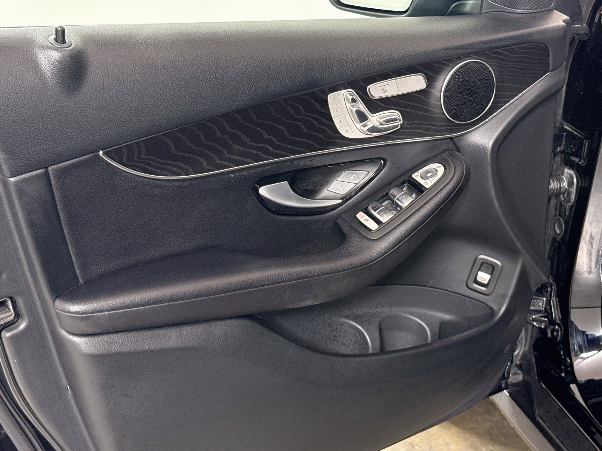 Used 2018 Mercedes-Benz GLC 300 4MATIC image 19
