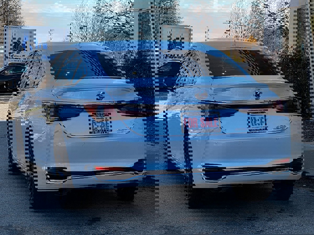 Used 2021 Lexus ES 300h w/ Accessory Package 2 image 12