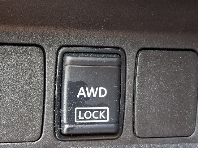 Used 2017 Nissan Rogue Sport S AWD/4WD image 31