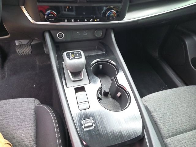 Used 2023 Nissan Rogue SV image 18