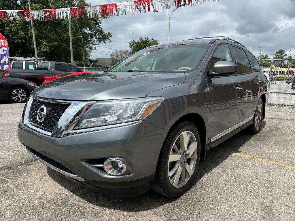 Used 2015 Nissan Pathfinder Platinum w/ Family Entertainment Package FWD image 4