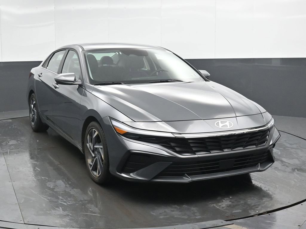 Used 2025 Hyundai Elantra Limited FWD image 5