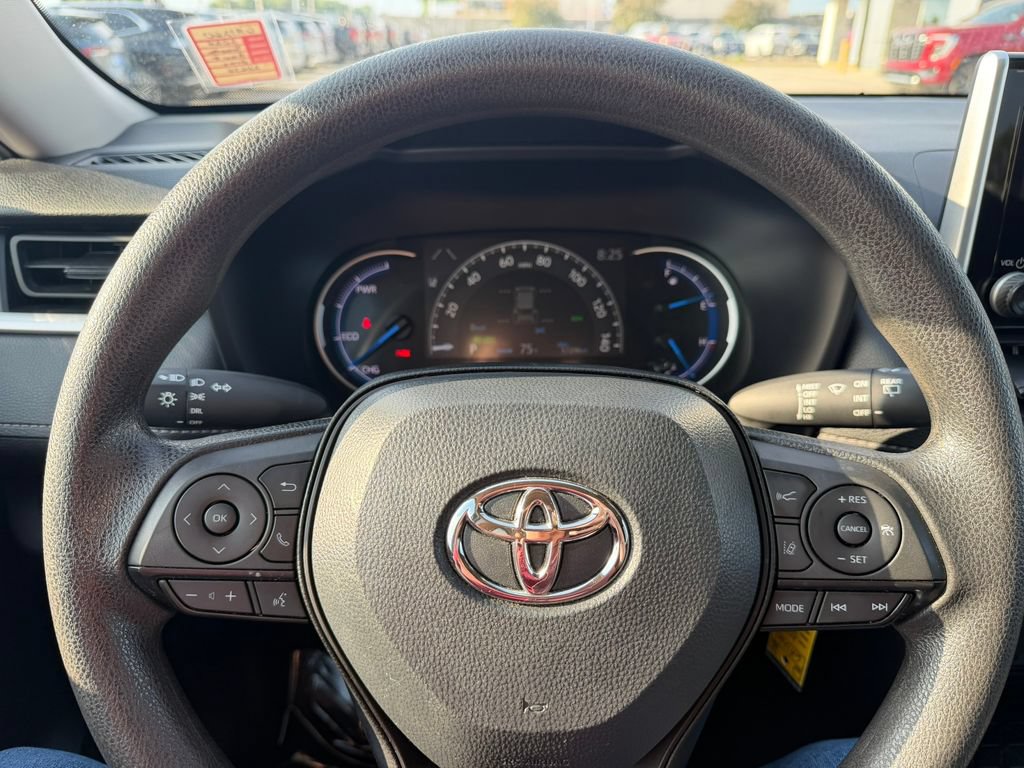 Used 2024 Toyota RAV4 LE AWD/4WD image 17